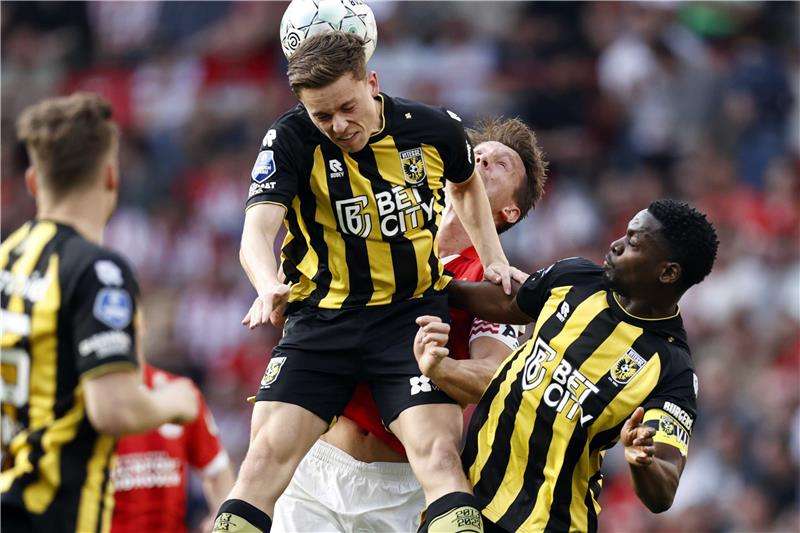 لاعبو فيتيس