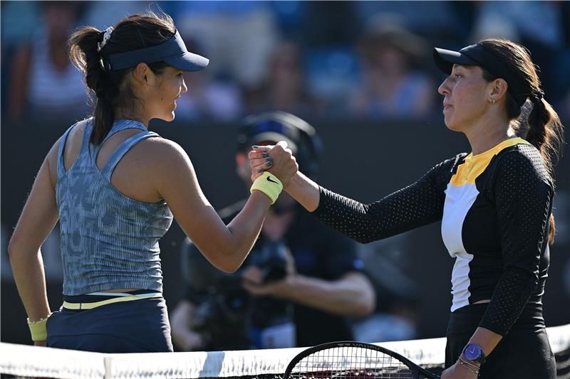 إيما رادوكانو وجيسيكا بيجولا