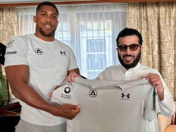 أنتوني جوشوا وتركي آل الشيخ