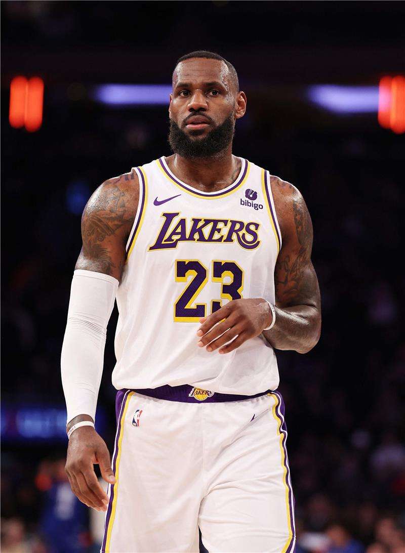 ليبرون جيمس