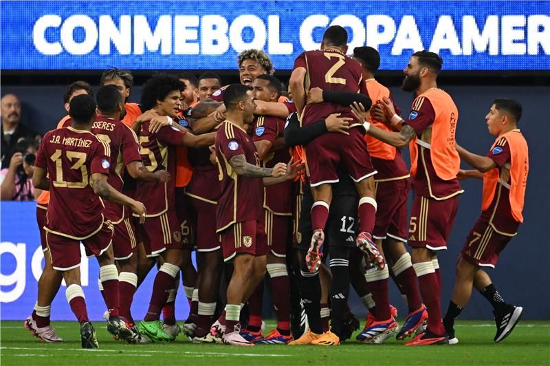لاعبو منتخب فنزويلا
