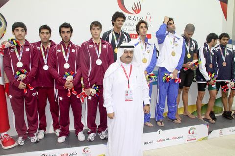 خالد الدوسري رئيس شركة نيتزن بعد تتويجه لأبطال مسابقة تتابع 200 متر حرة للسباحة 