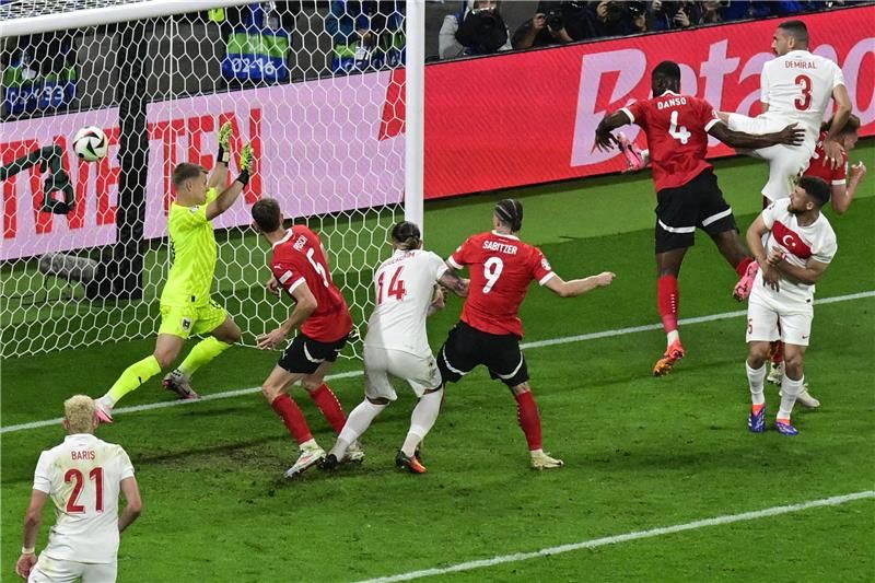 هدف ديميرال الثاني في شباك النمسا