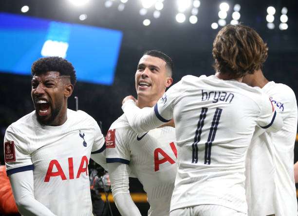 لاعبو توتنهام