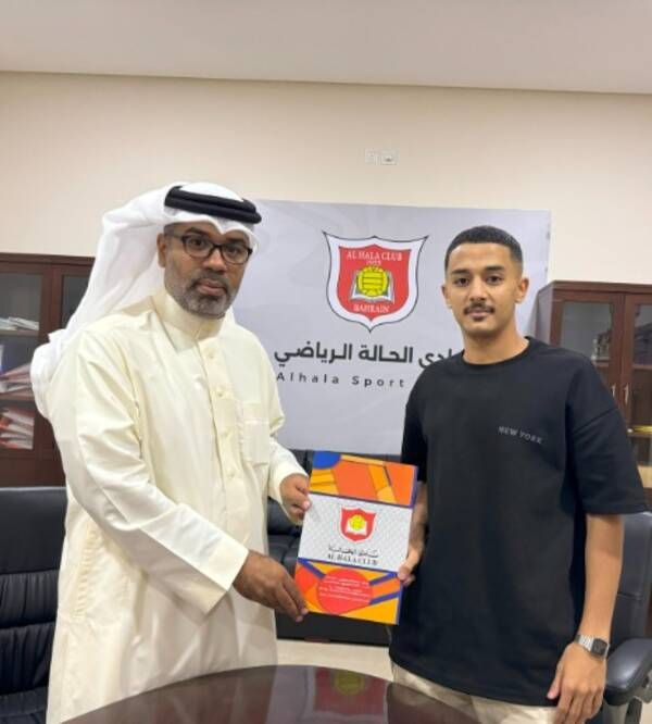 من جلسة توقيع العقود