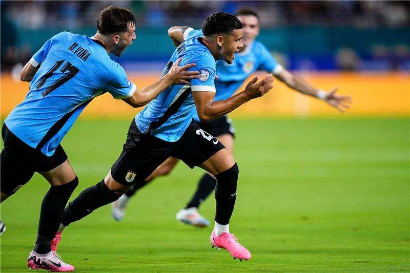 لاعبو منتخب أوروجواي