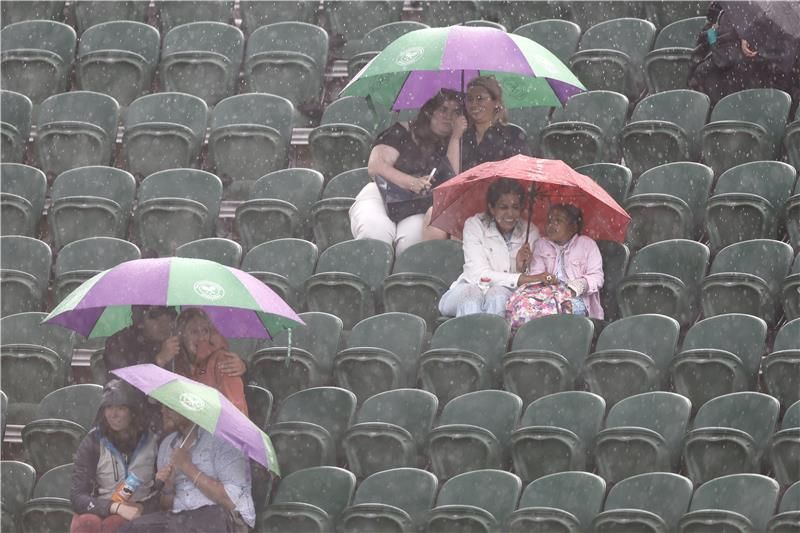 الأمطار تعطل ويمبلدون