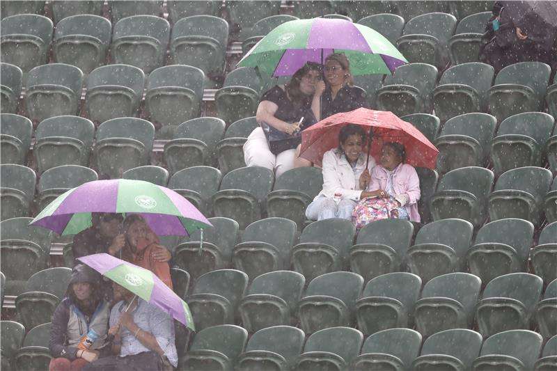 الأمطار تعطل ويمبلدون