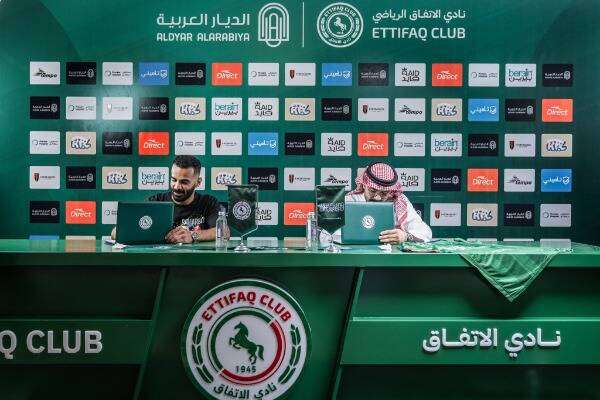 من مراسم التوقيع