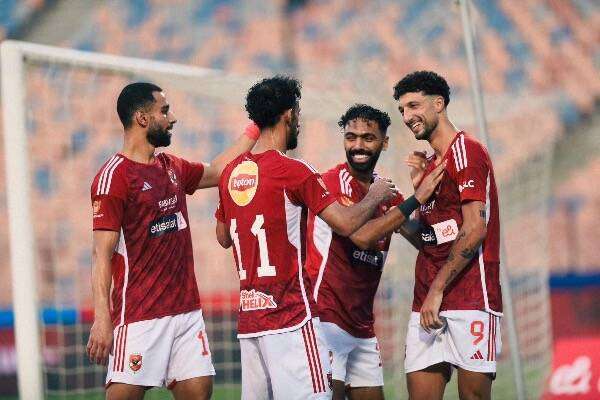 لاعبو الأهلي