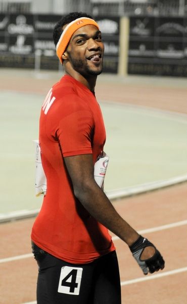 العماني بركات مبارك الحارثي صاحب ذهبية 100 متر عدو