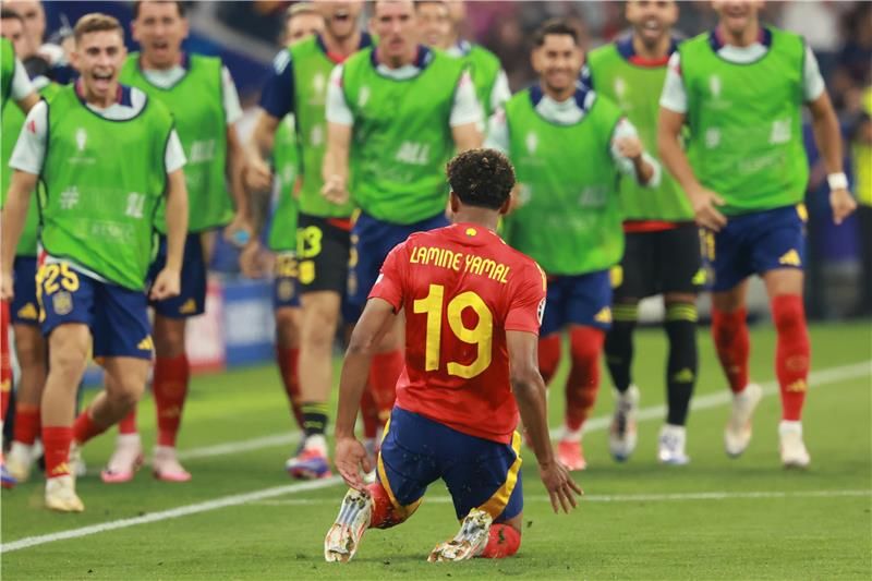 فرحة لامين يامال بالهدف