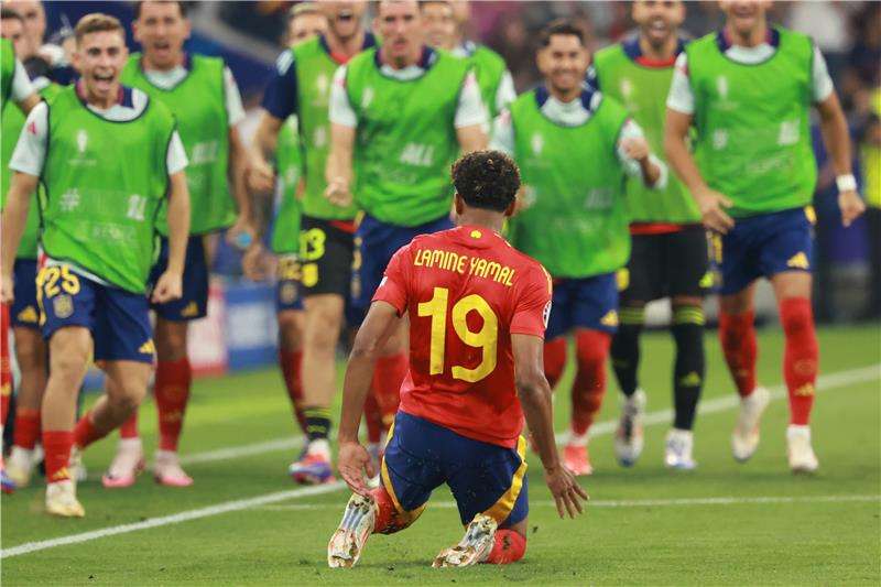 فرحة لامين يامال بالهدف