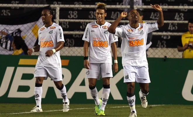 فرحة لاعبيسانتوس بعد إحرازهم الهدف الثاني بالمباراة