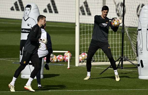 كورتوا ولونين