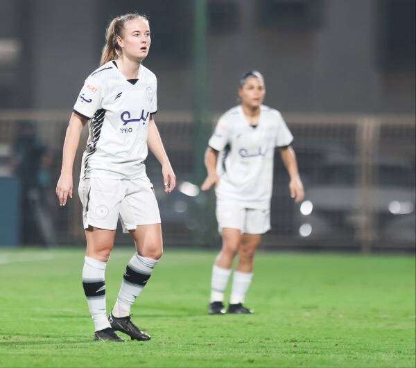 كورينا لويكس