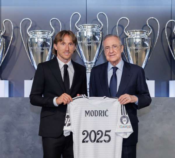 من تجديد تعاقد الريال مع مودريتش