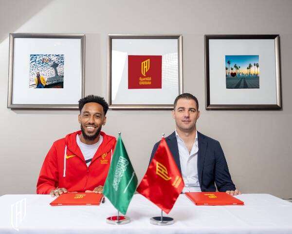 من توقيع أوباميانج للقادسية