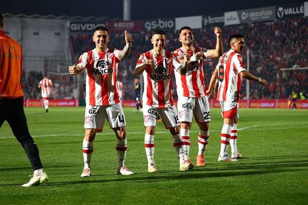 لاعبو إنيستتوتو