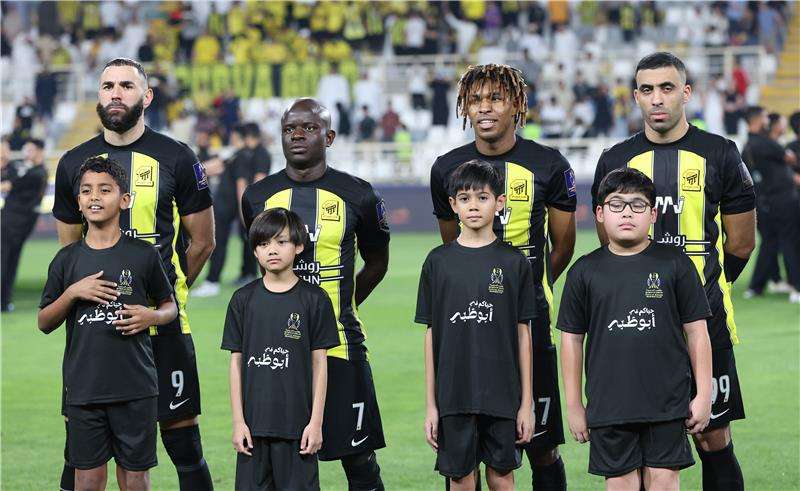 كانتي بين لاعبي اتحاد جدة