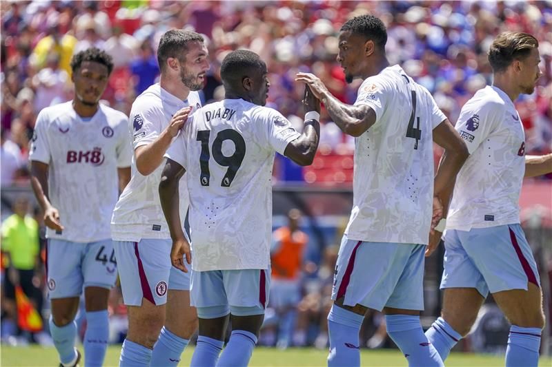 لاعبو أستون فيلا