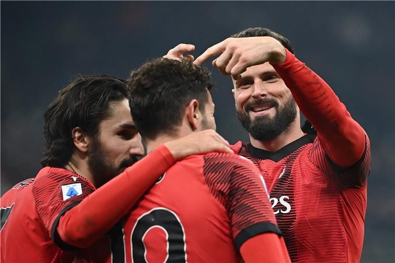 لاعبو ميلان