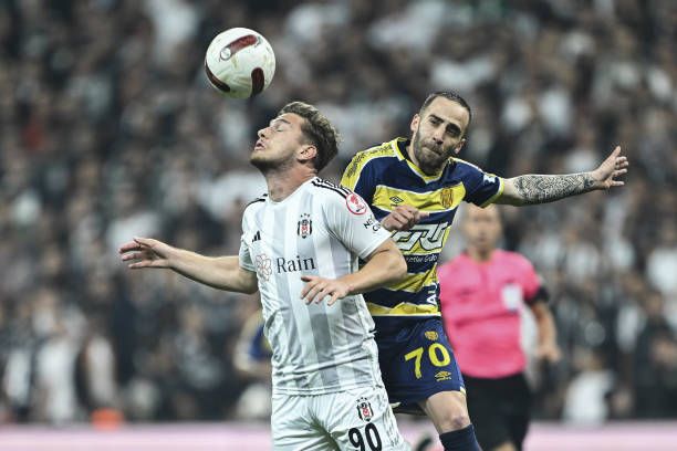 سميح كيليتشوي (يسار)