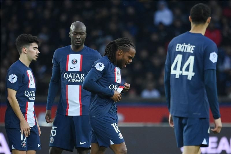 ريناتو سانشيز مع باريس