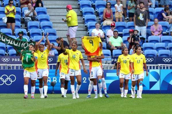 احتفال ريستريبو بقميص راميريز