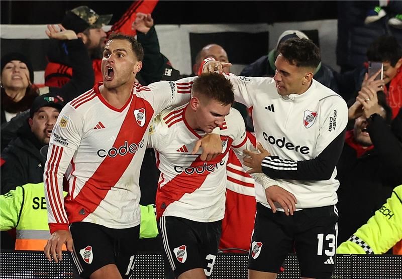 لاعبو ريفر بليت