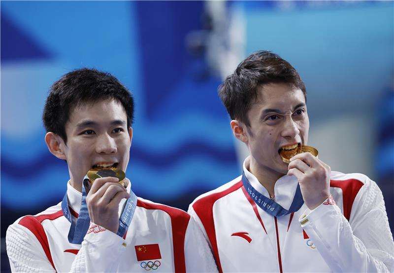 أبطال الصين في الغطس