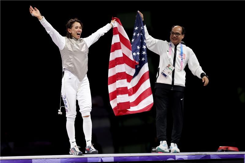 المدرب المصري أمجد عبد الحليم مع البطلة كييفر