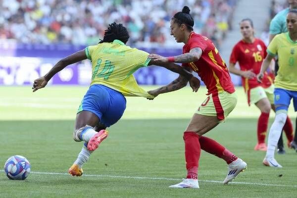 لقاء إسبانيا والبرازيل