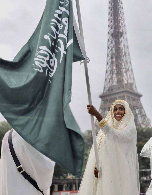 دنيا أبو طالب في حفل الافتتاح