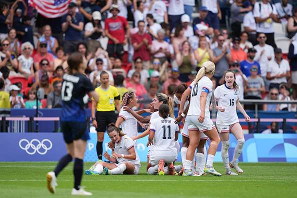 فرحة لاعبات أمريكا