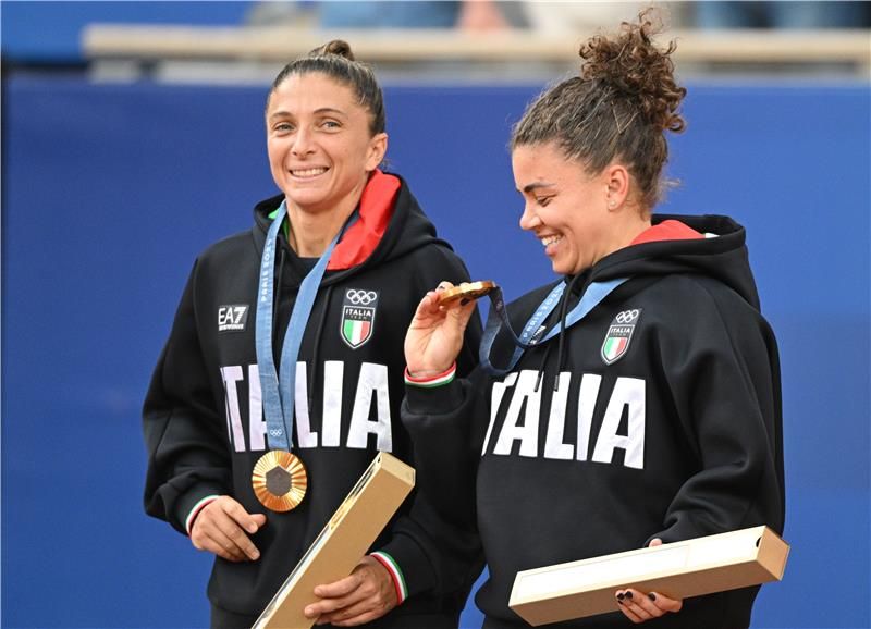 باوليني وإيراني