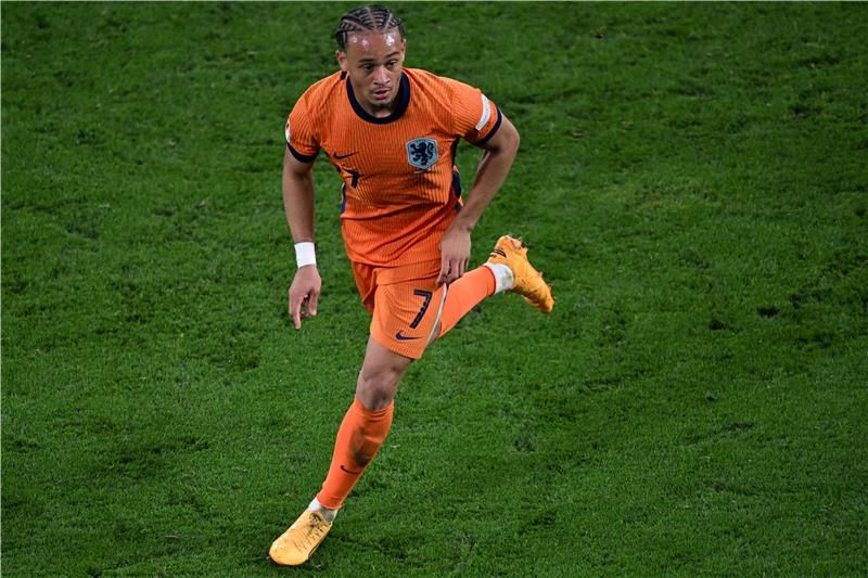 تشافي سيمونز