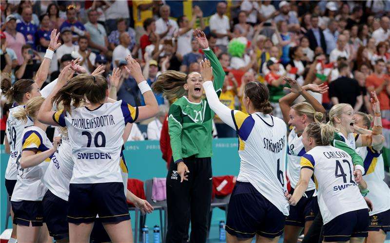 فرحة لاعبات السويد