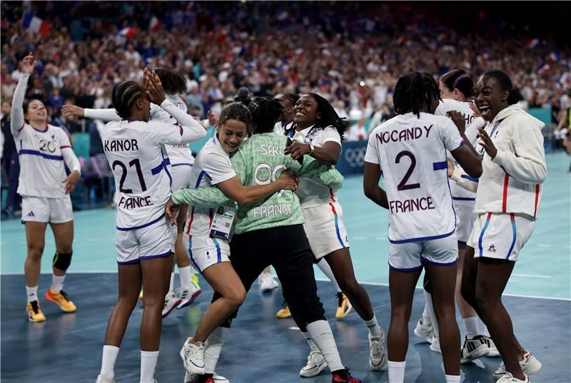 فرحة لاعبات فرنسا