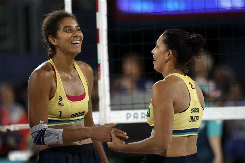 الثنائي البرازيل آنا باتريشيا ودودا