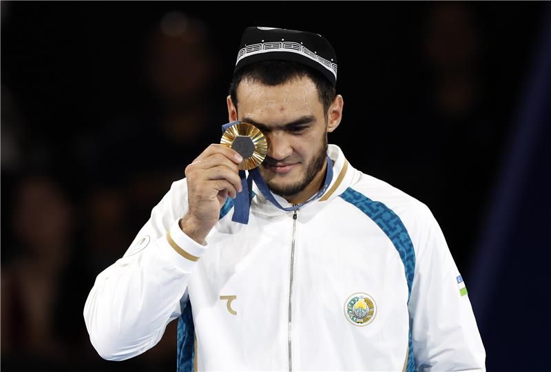 عزيزبيك مولوجونوف