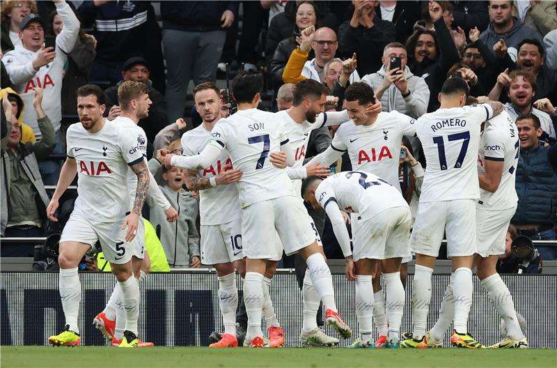 لاعبو توتنهام