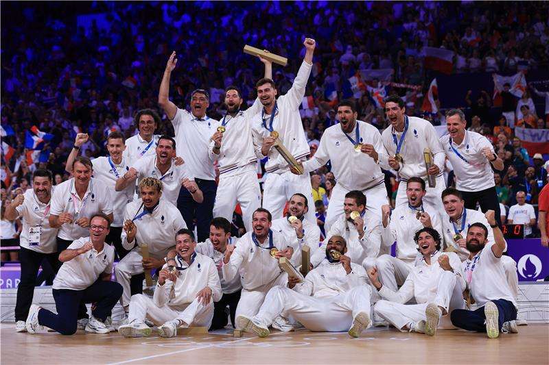 لاعبو منتخب فرنسا من التتويج