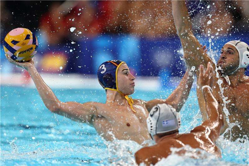 من مباراة اليونان وإسبانيا