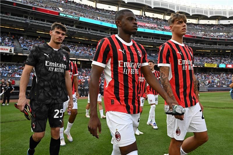 لاعبو ميلان