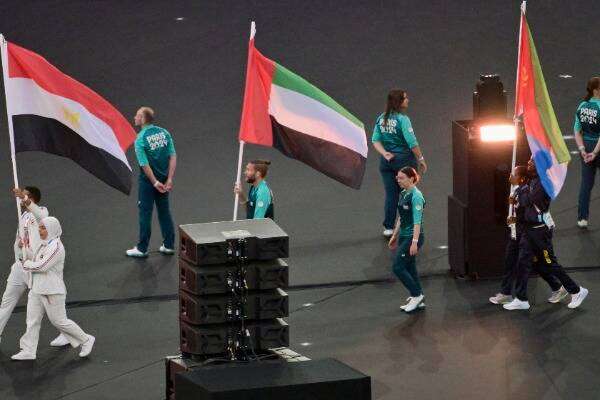 علم الإمارات من حفل الختام