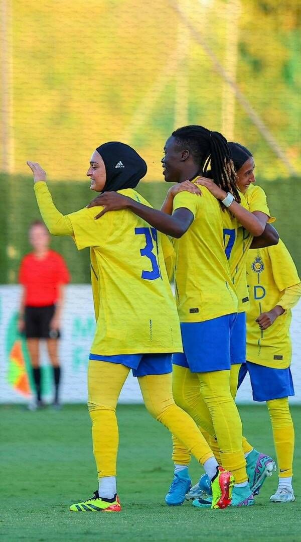 احتفال اللاعبات بالانتصار على ملقة