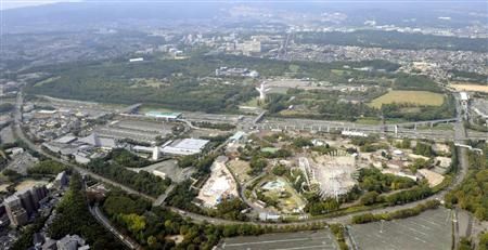 الموقع الذي سيتم بناء فيه الملعب الجديد ( الحديقة المجاورة لجامعة كيوتو )