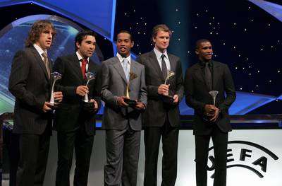 صورة جماعية للفائزين بجوائز اليويفا 2006
