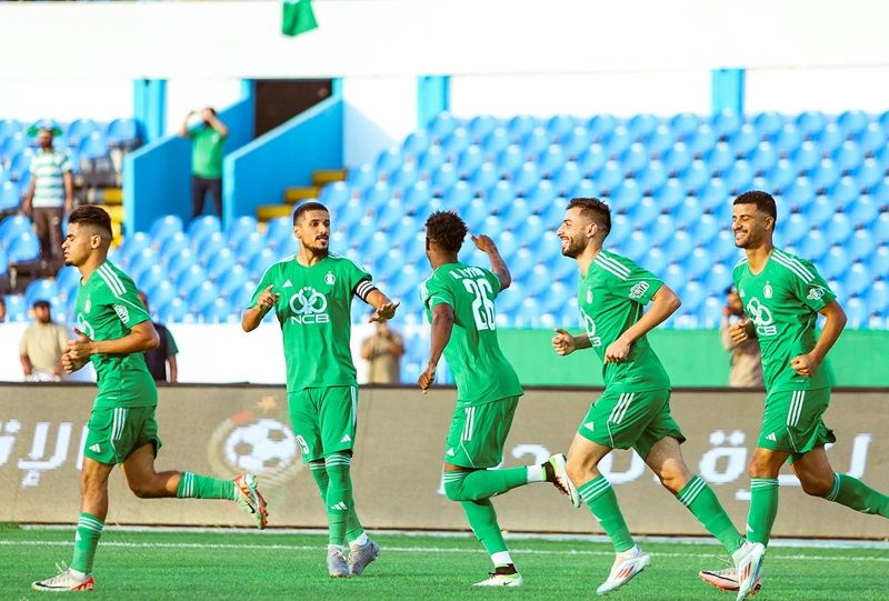 لاعبو الأهلي طرابلس